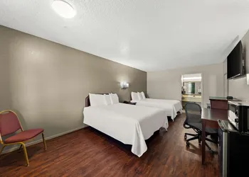 Americas Best Value Inn Bonham hotel thumbnail 7