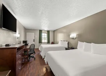 Americas Best Value Inn Bonham hotel thumbnail 8