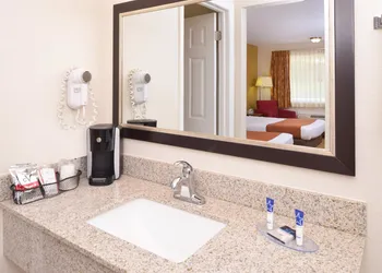 Americas Best Value Inn Plattsburgh hotel thumbnail 7