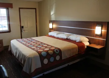American Inn hotel thumbnail 5