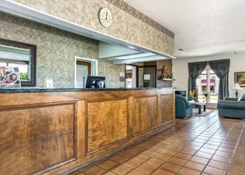 Americas Best Value Inn Paris hotel thumbnail 2