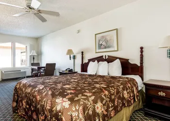 Americas Best Value Inn Paris hotel thumbnail 7
