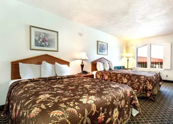 Americas Best Value Inn Paris hotel thumbnail 8