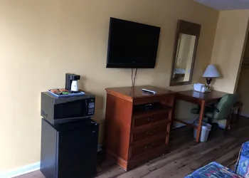 Americas Best Value Inn Jonesville hotel thumbnail 8