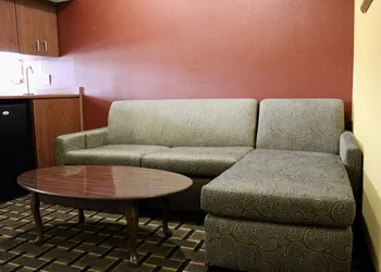 HomeTown Inn & Suites hotel thumbnail 6