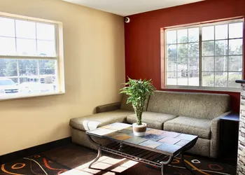 HomeTown Inn & Suites hotel thumbnail 3