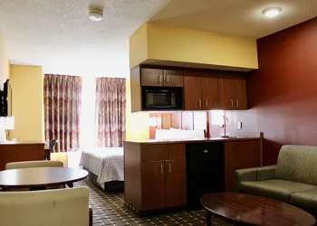 HomeTown Inn & Suites hotel thumbnail 8