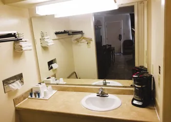 Americas Best Value Inn Arkansas City hotel thumbnail 7