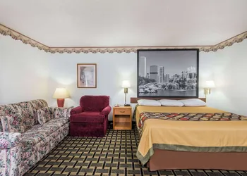 Super 8 by Wyndham Coshocton Roscoe Village hotel thumbnail 3