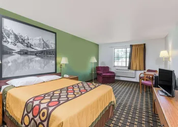 Super 8 by Wyndham Coshocton Roscoe Village hotel thumbnail 4