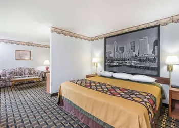 Super 8 by Wyndham Coshocton Roscoe Village hotel thumbnail 7