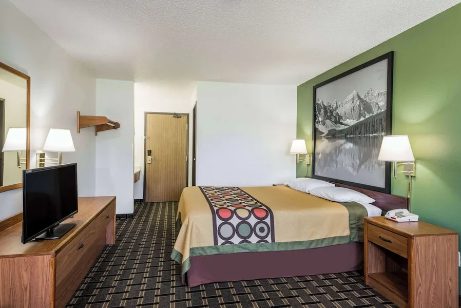 Super 8 by Wyndham Coshocton Roscoe Village hotel detail image 6