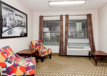 Super 8 by Wyndham Harrisburg hotel thumbnail 2