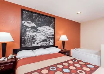 Super 8 by Wyndham Harrisburg hotel thumbnail 7