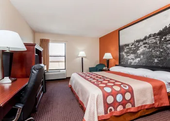 Super 8 by Wyndham Harrisburg hotel thumbnail 8
