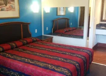 Sunshine Motel hotel thumbnail 2