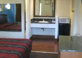 Sunshine Motel hotel thumbnail 8