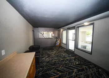Relax Inn hotel thumbnail 2