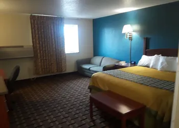Faribault Hometown Inn & Suites hotel thumbnail 3