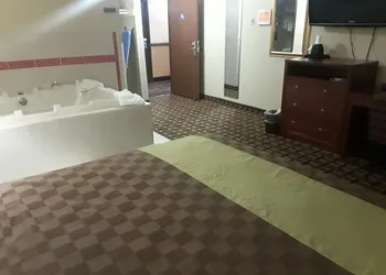 Faribault Hometown Inn & Suites hotel thumbnail 4