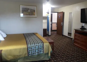 Faribault Hometown Inn & Suites hotel thumbnail 7