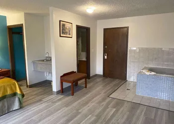 Americas Best Value Inn West Frankfort hotel thumbnail 4