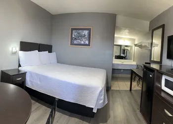 Americas Best Value Inn & Suites Groves Port Arthur hotel thumbnail 3