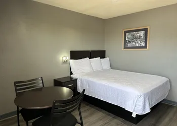 Americas Best Value Inn & Suites Groves Port Arthur hotel thumbnail 4