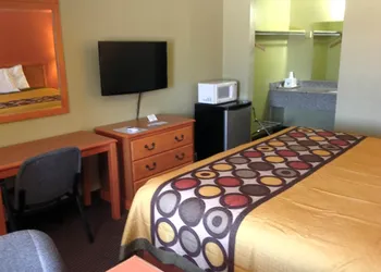 Americas Best Value Inn Pryor hotel thumbnail 6