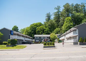Adirondack Retreat Inn & Suites hotel thumbnail 5