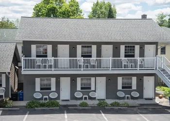 Adirondack Retreat Inn & Suites hotel thumbnail 6