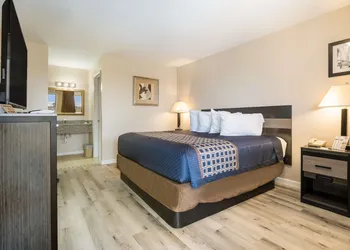 Americas Best Value Inn Refugio hotel thumbnail 7
