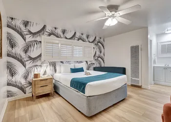 Santa Monica Hotel hotel thumbnail 7