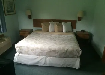 Day's End Motel hotel thumbnail 2