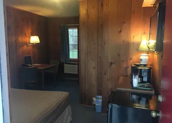 Day's End Motel hotel thumbnail 8