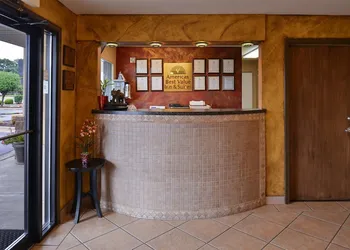 Americas Best Value Inn & Suites University Ave hotel thumbnail 2