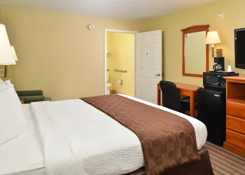 Americas Best Value Inn & Suites University Ave hotel thumbnail 5