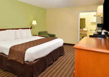 Americas Best Value Inn & Suites University Ave hotel thumbnail 6