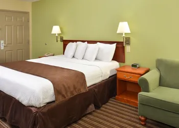 Americas Best Value Inn & Suites University Ave hotel thumbnail 7