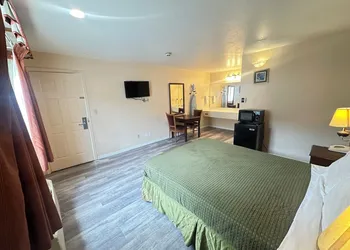 Royal Inn hotel thumbnail 3