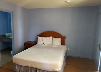 Aqua Breeze Inn hotel thumbnail 3