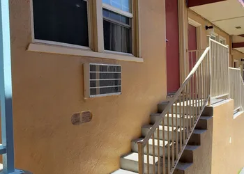 Aqua Breeze Inn hotel thumbnail 4