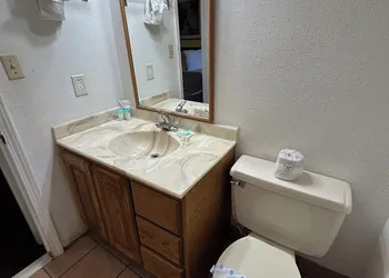 Vernals Best Value Inn hotel thumbnail 5