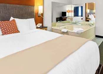 Americas Best Value Inn Tahquamenon Country hotel thumbnail 5