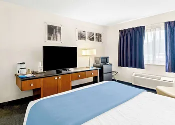 Americas Best Value Inn Tahquamenon Country hotel thumbnail 7
