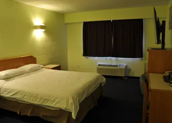 Canadas Best Value Inn Mile 0 hotel thumbnail 3