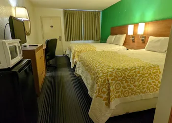 Budget Host Inn hotel thumbnail 7