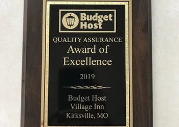Budget Host Village Inn hotel thumbnail 3