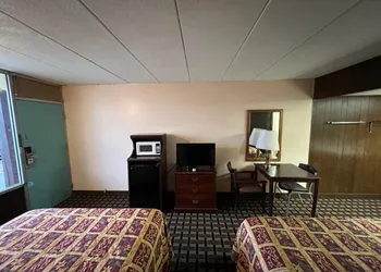 Budget Host Village Inn hotel thumbnail 5