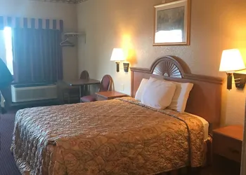 Day N Night Inn hotel thumbnail 2
